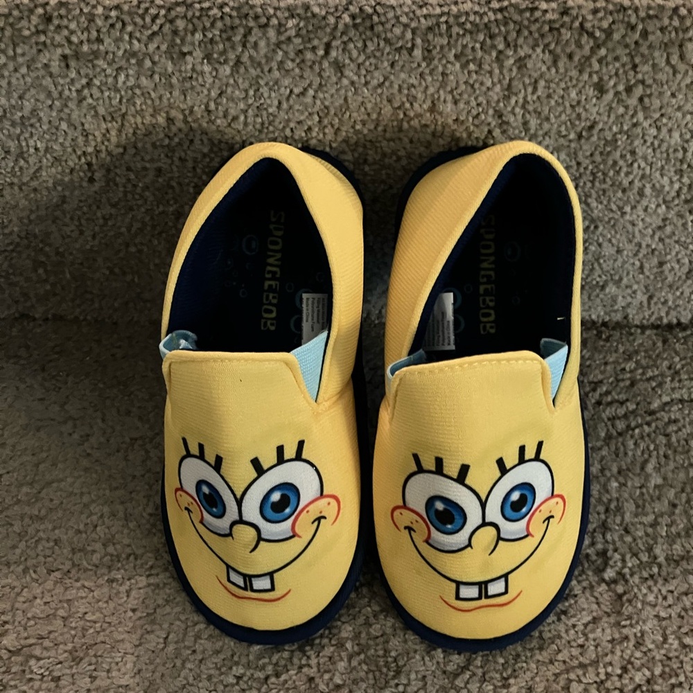 NWOT SPONGEBOB SquarePants Yellow Slippers